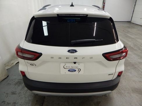 New 2025 Ford Escape SE image 4