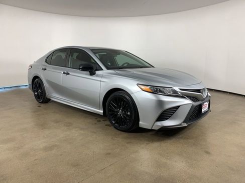 Used 2020 Toyota Camry SE image 5
