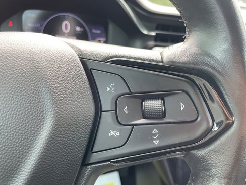 Used 2022 Chevrolet Bolt EUV LT w/ Convenience Package FWD image 24