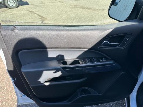 Used 2017 Chevrolet Colorado Z71 AWD/4WD image 16