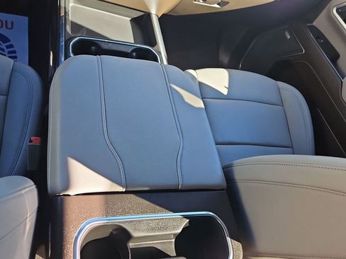 Used 2025 Chevrolet Silverado 3500 LTZ w/ LTZ Convenience Package image 25