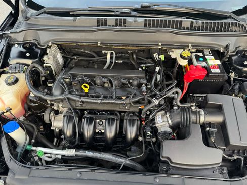 Used 2017 Ford Fusion SE w/ Fusion SE Technology Package image 18