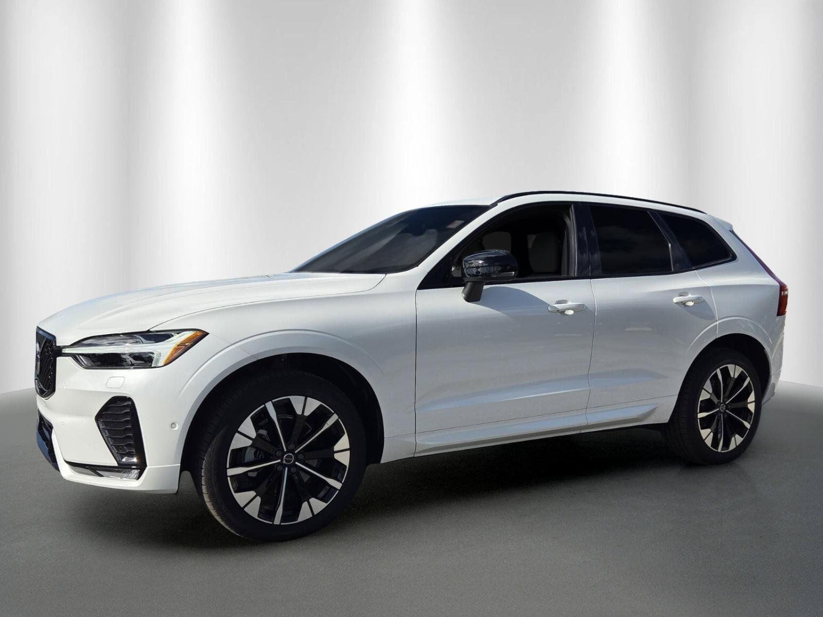 Used 2026 Volvo XC60 B5 Plus w/ Protection Package Premier AWD/4WD image 3