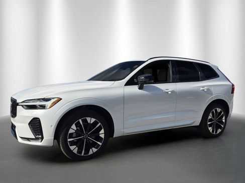 Used 2026 Volvo XC60 B5 Plus w/ Protection Package Premier AWD/4WD image 3