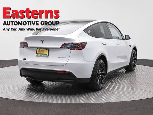 Used 2022 Tesla Model Y Long Range AWD/4WD image 5