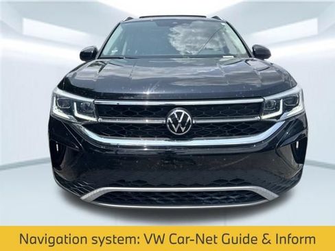 Used 2022 Volkswagen Taos SEL FWD image 2