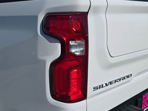 Used 2024 Chevrolet Silverado 1500 ZR2 w/ Technology Package image 34
