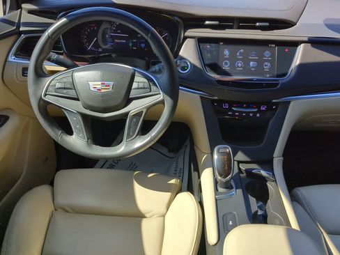 Used 2017 Cadillac XT5 Luxury w/ Driver Awareness Package image 38