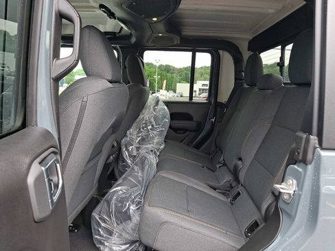 New 2026 Jeep Gladiator Sport AWD/4WD image 6