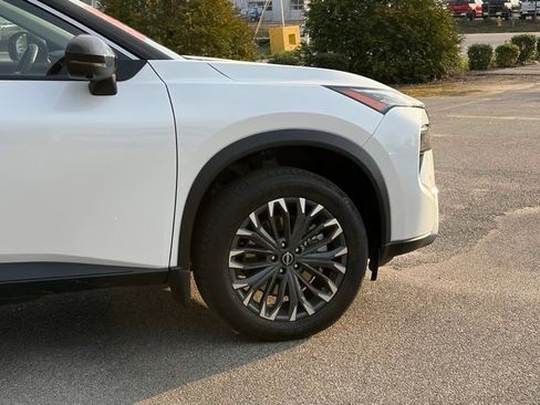 Certified 2025 Nissan Rogue SL w/ Tech Package AWD/4WD image 8