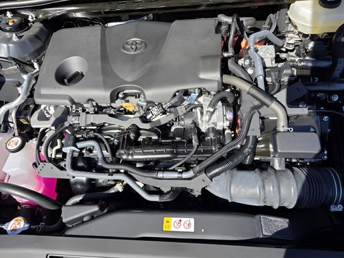 Used 2025 Toyota Camry SE image 28