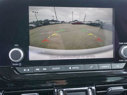 Used 2025 Nissan Pathfinder SV FWD image 29