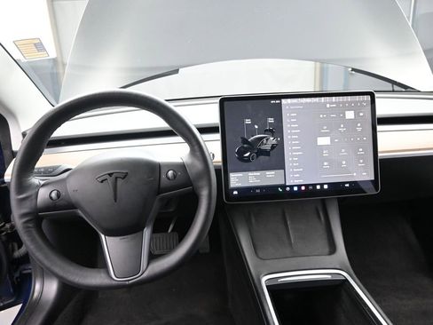 Used 2021 Tesla Model 3 Standard Range Plus image 9