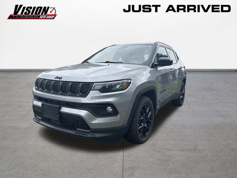 Used 2023 Jeep Compass Latitude w/ Convenience Group AWD/4WD image 1