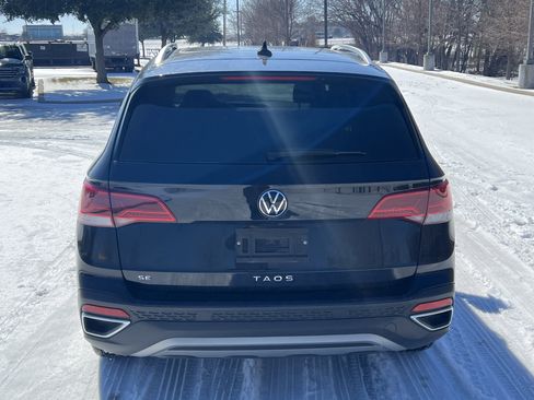 Certified 2024 Volkswagen Taos SE w/ Panoramic Sunroof Package image 9