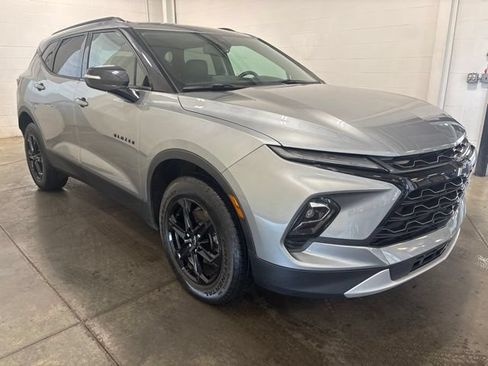 Used 2024 Chevrolet Blazer LT w/ Midnight/Sport Edition FWD image 3