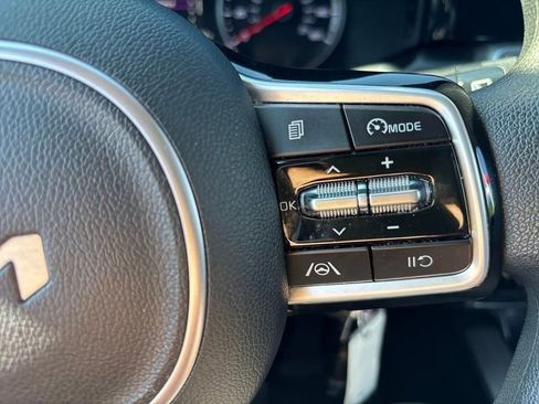 Used 2022 Kia Sorento LX image 10