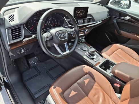 Used 2020 Audi Q5 2.0T Premium w/ Convenience Package image 2
