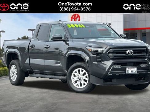 Used 2025 Toyota Tacoma SR5 image 1