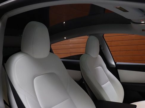 Used 2021 Tesla Model Y Long Range image 48