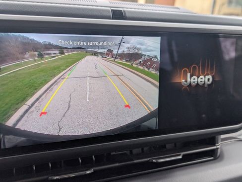 Used 2025 Jeep Wrangler Unlimited Sahara w/ Safety Group image 25