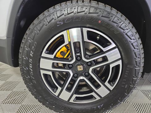 Used 2022 Rivian R1S Launch Edition image 12