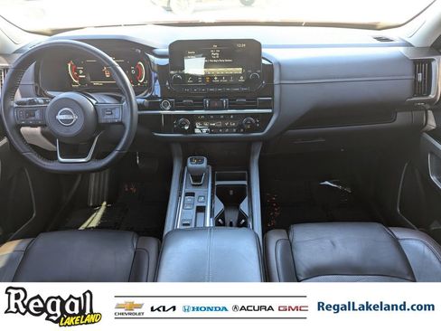 Used 2022 Nissan Pathfinder Platinum w/ Lighting Package (N92) image 11