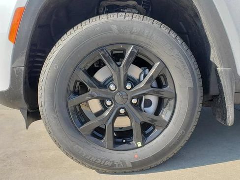 New 2026 Jeep Grand Cherokee Altitude AWD/4WD image 22