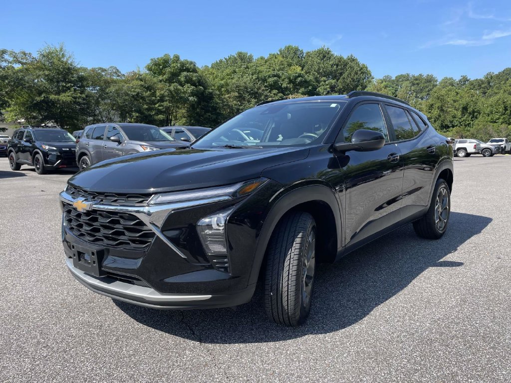 Used 2025 Chevrolet Trax LT w/ LT Convenience Package FWD image 7
