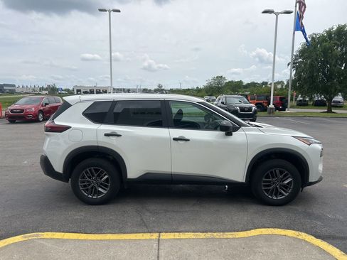 Used 2023 Nissan Rogue S AWD/4WD image 2
