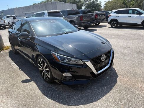 Used 2019 Nissan Altima 2.5 Platinum FWD image 2