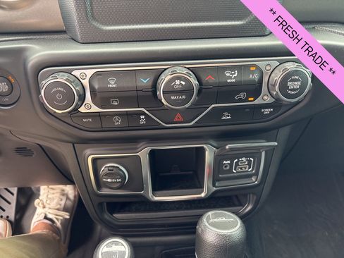 Used 2023 Jeep Gladiator Sport image 14