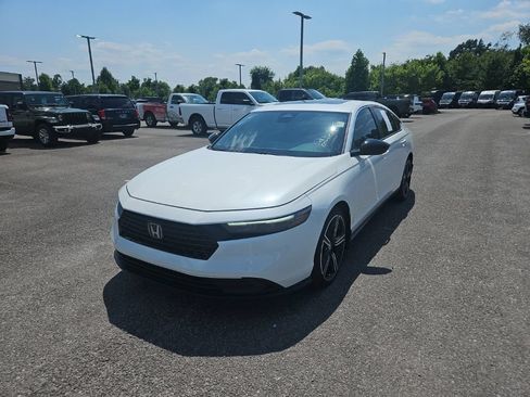 Used 2023 Honda Accord Sport image 3