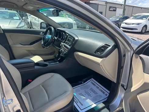 Used 2012 Kia Optima EX FWD image 12