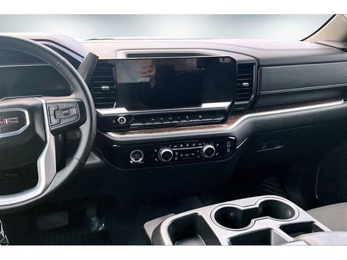 Used 2024 GMC Sierra 1500 SLE image 10