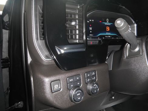 Used 2024 Chevrolet Silverado 2500 LTZ w/ LTZ Plus Package image 8