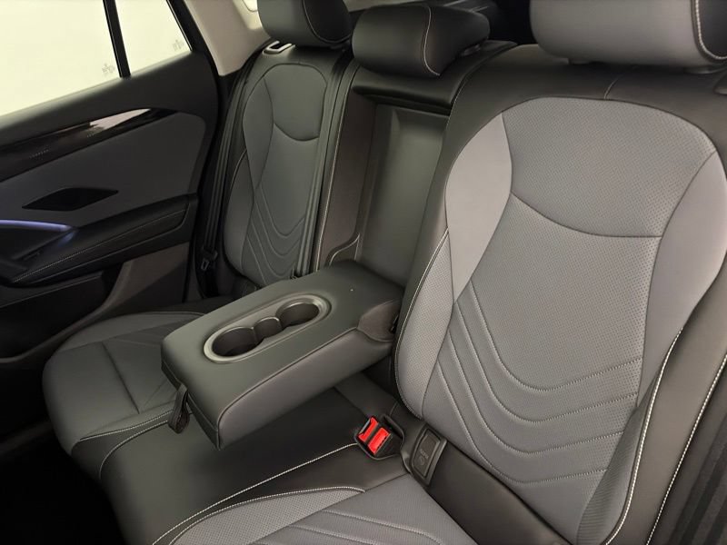 Used 2025 Volkswagen Tiguan SE w/ Panoramic Sunroof Package AWD/4WD image 16
