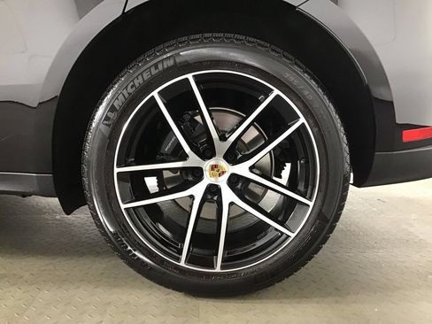 Certified 2026 Porsche Macan AWD/4WD image 12