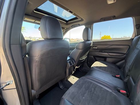 Used 2020 Mitsubishi Outlander SE image 15