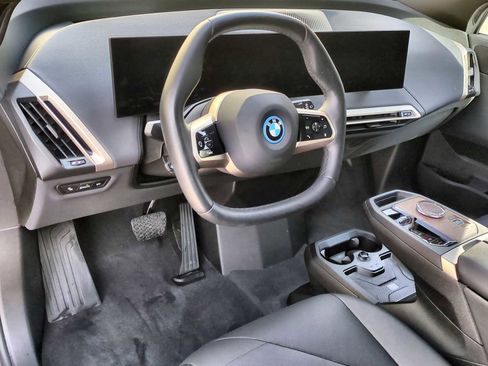 Used 2025 BMW iX xDrive50 image 10