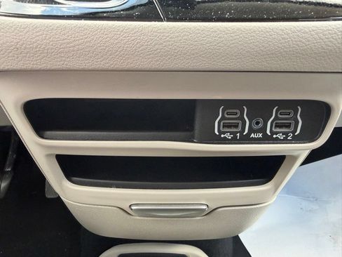 Used 2024 Chrysler Pacifica Touring-L FWD image 30