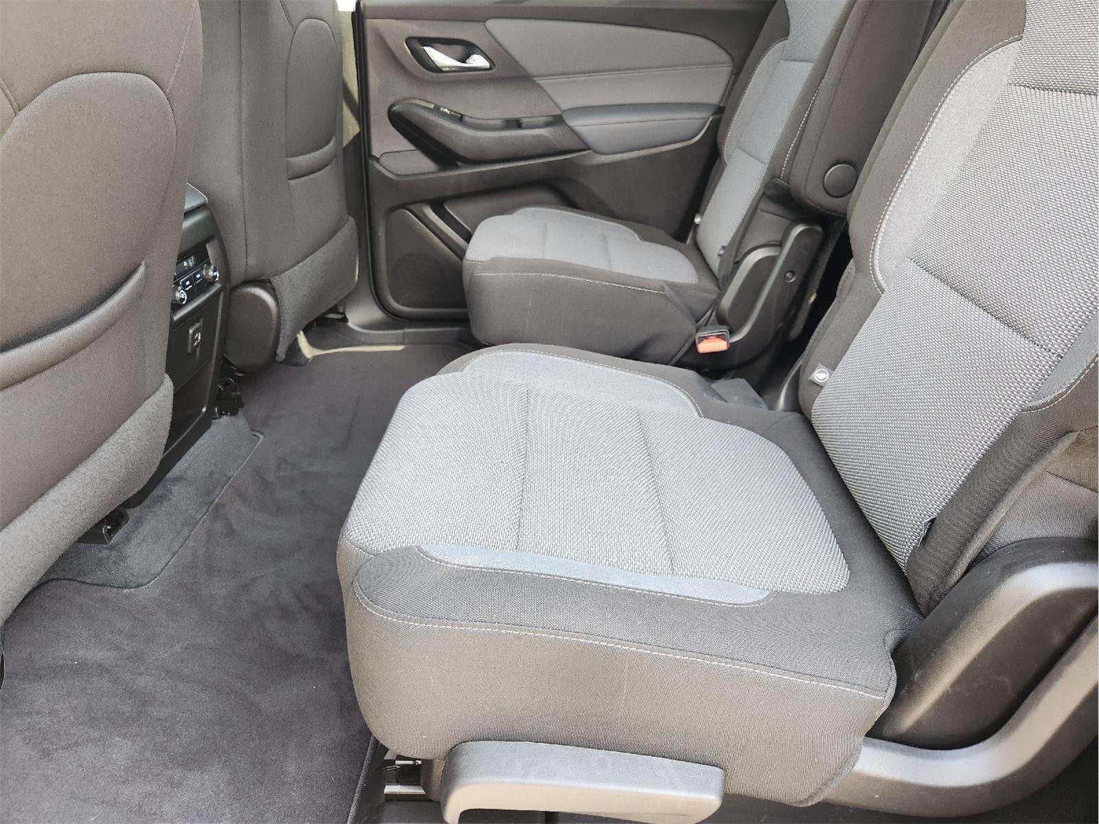 Certified 2021 Chevrolet Traverse LT FWD image 30