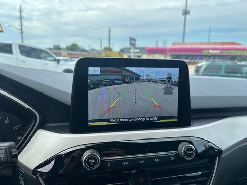 Used 2021 Ford Escape SE image 14