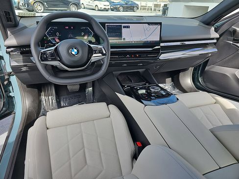 Used 2025 BMW 530i RWD image 16
