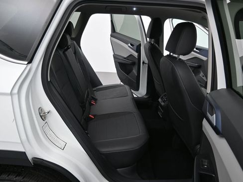 Used 2024 Volkswagen Taos SE image 11