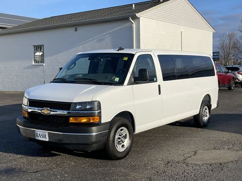 Used 2025 Chevrolet Express 3500 LT w/ LT Preferred Equipment Group RWD image 4