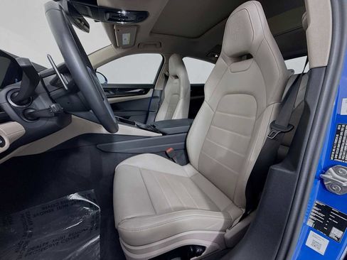 Used 2025 Porsche Panamera image 5