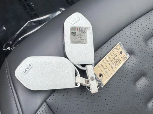 Used 2024 Kia EV9 Wind image 43