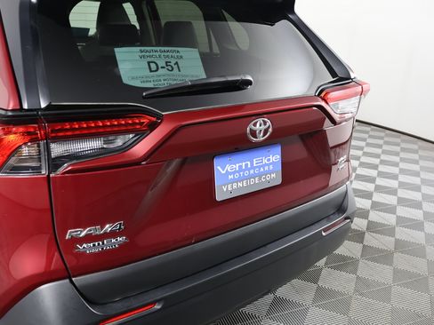 Used 2022 Toyota RAV4 XLE Premium image 15