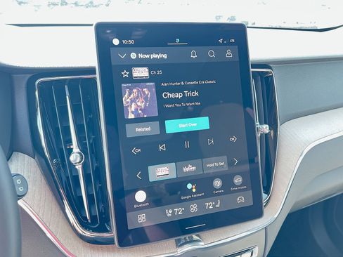 New 2026 Volvo XC60 B5 Plus w/ Climate Package image 18